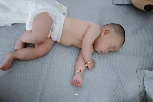 广州借卵试管代怀包男孩怀孕感觉自己心跳明显