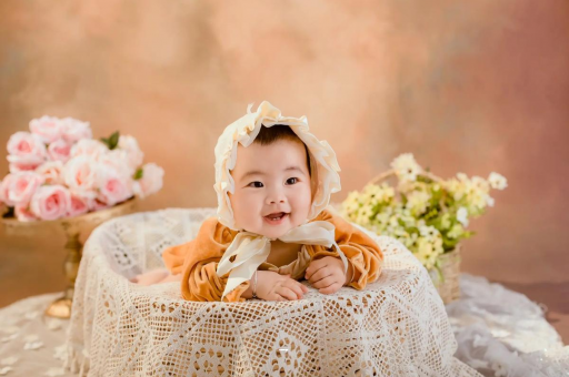 广州借卵试管代怀包男孩八个月宝宝拉奶瓣